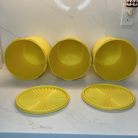 70’s VNTG lot 3 yellow Tupperware, containers ( holds Flour/Sugar/Coffee/Rice) - Picture 3 of 13